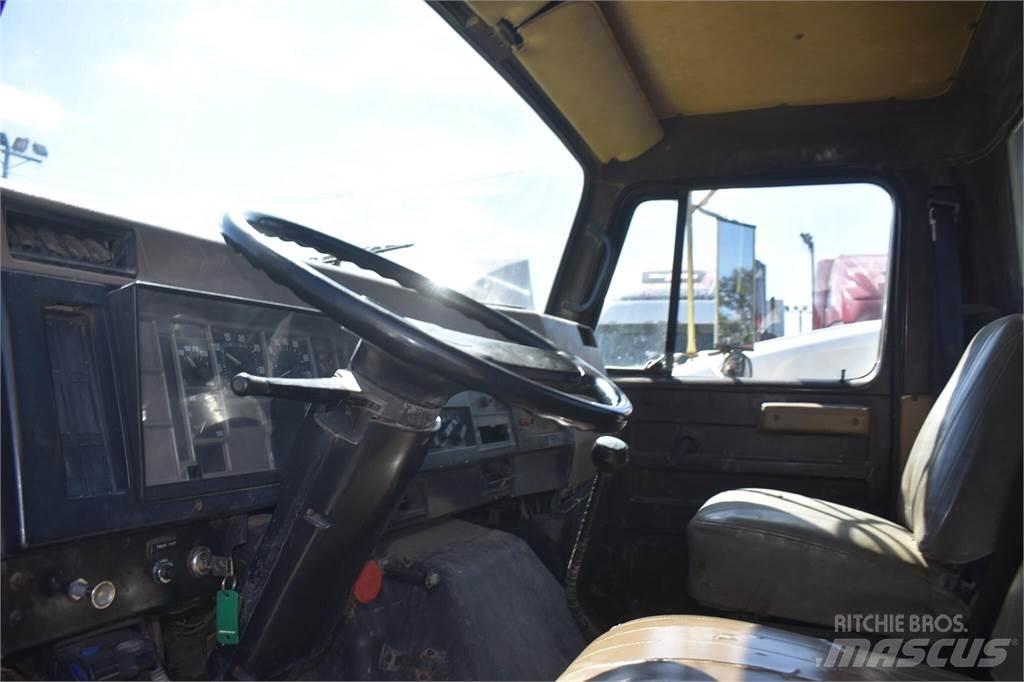 International 4900 Kipper