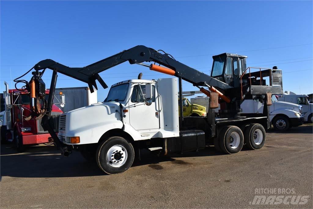 International 8200 Kranwagen