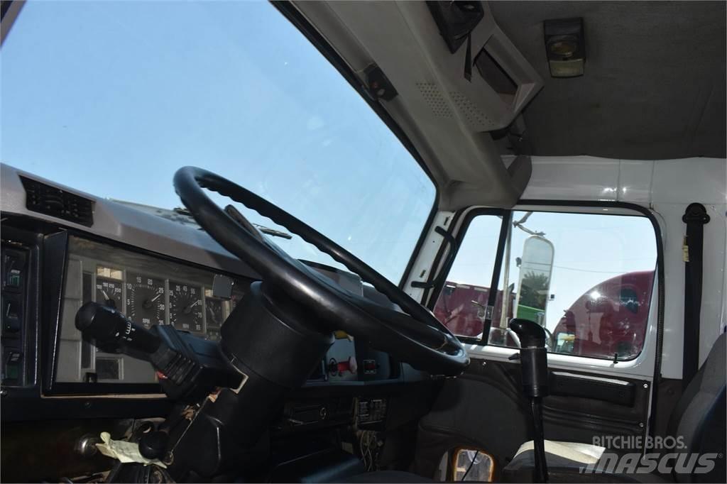 International 8200 Kipper