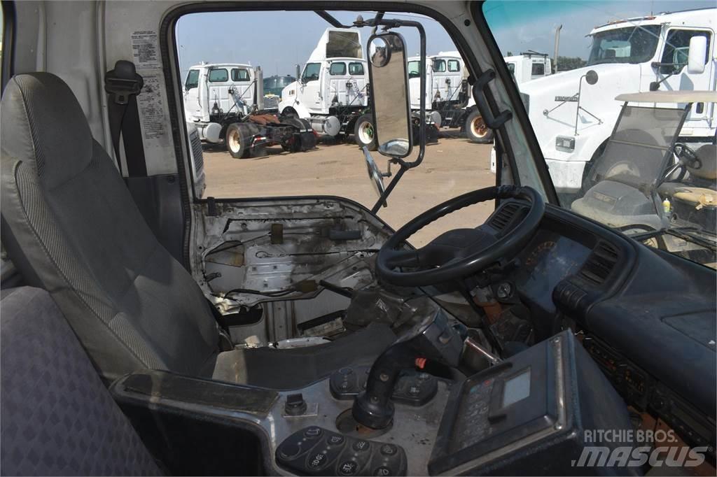 Isuzu NPR Kehrmaschine
