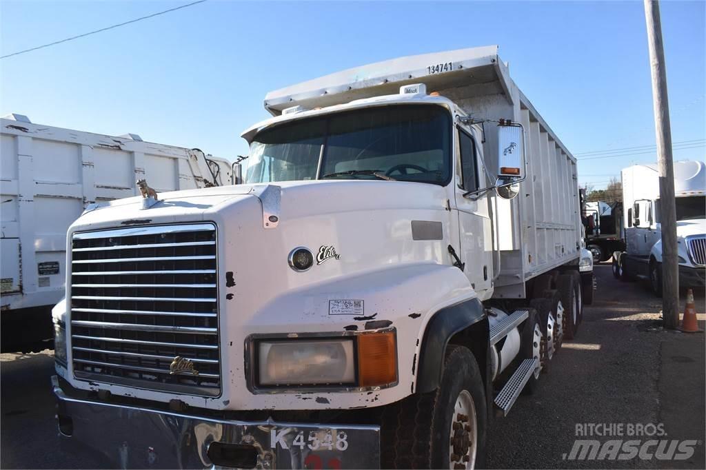 Mack CL713 Kipper