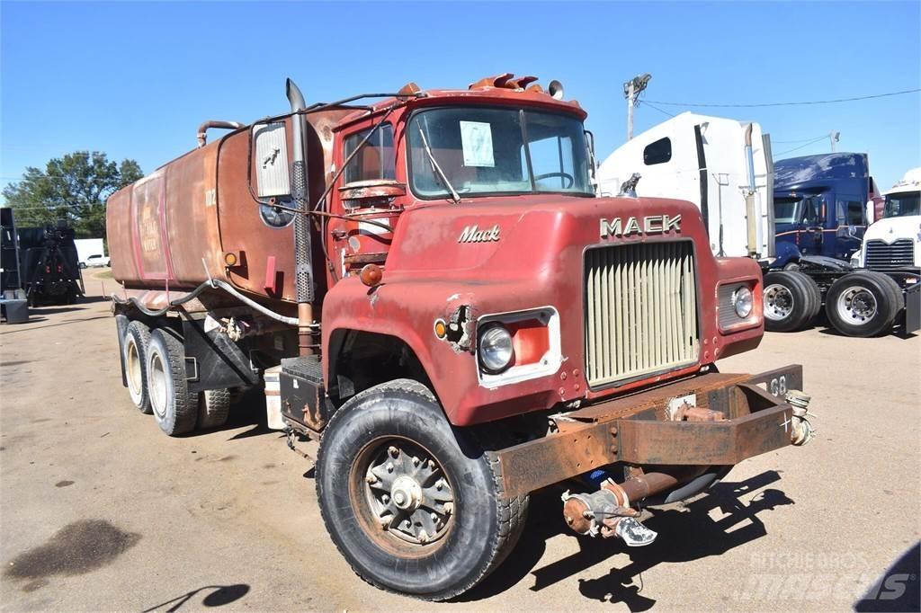 Mack DM685S Tankwagen