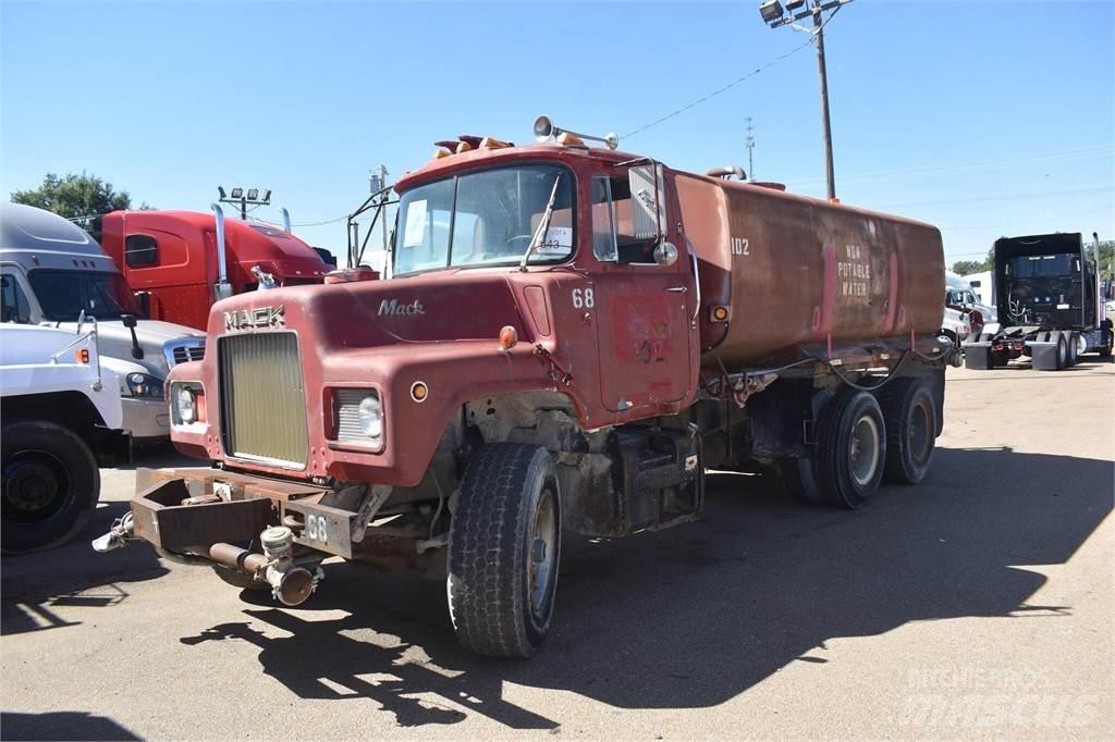 Mack DM685S Tankwagen