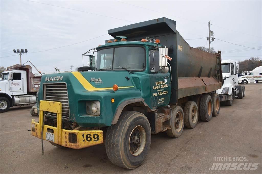 Mack DM688 Kipper