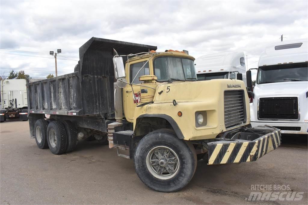 Mack DM690S Kipper