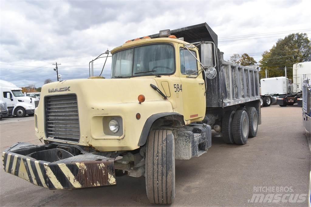 Mack DM690S Kipper