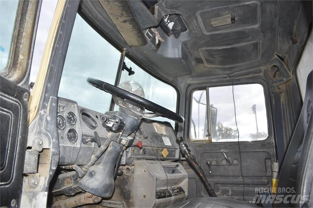 Mack DM690S Kipper