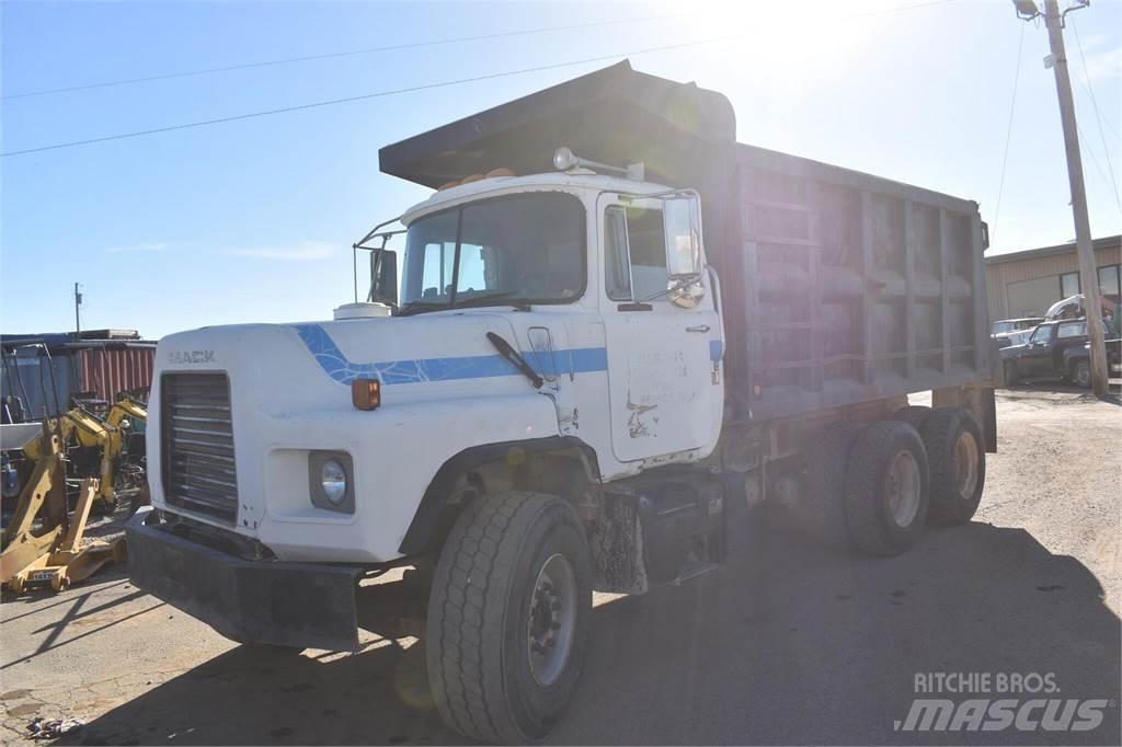 Mack DM690S Kipper