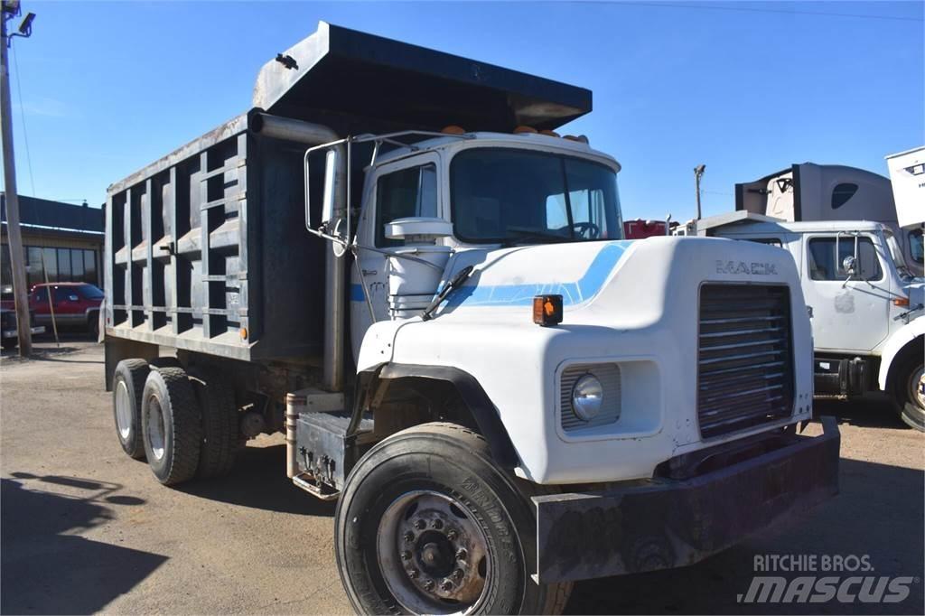 Mack DM690S Kipper