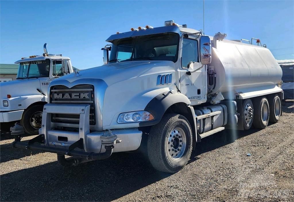Mack GRANITE 84BR Wassertanker