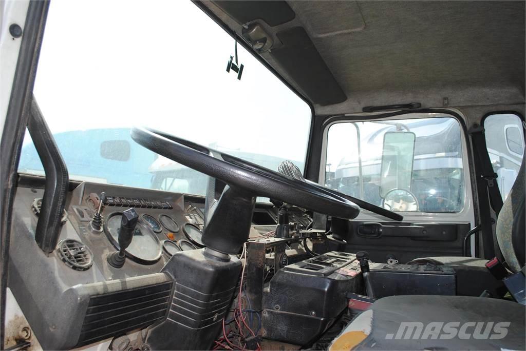 Mack MIDLINER MS250 Kehrmaschine