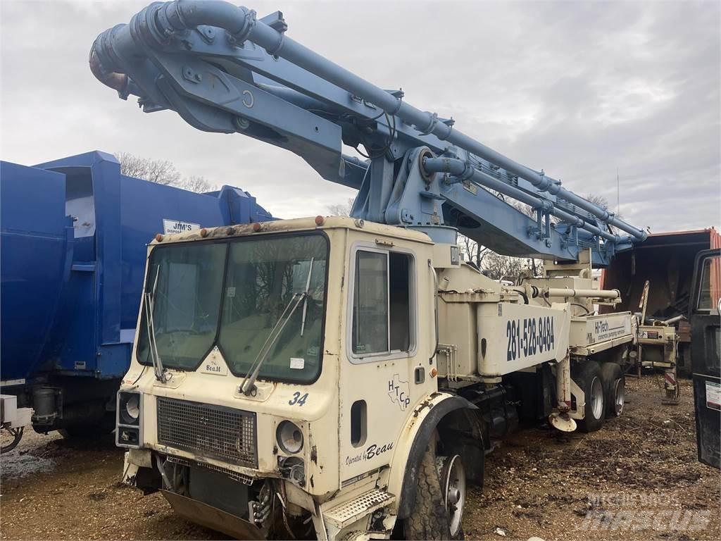 Mack MR686S Betonmischer