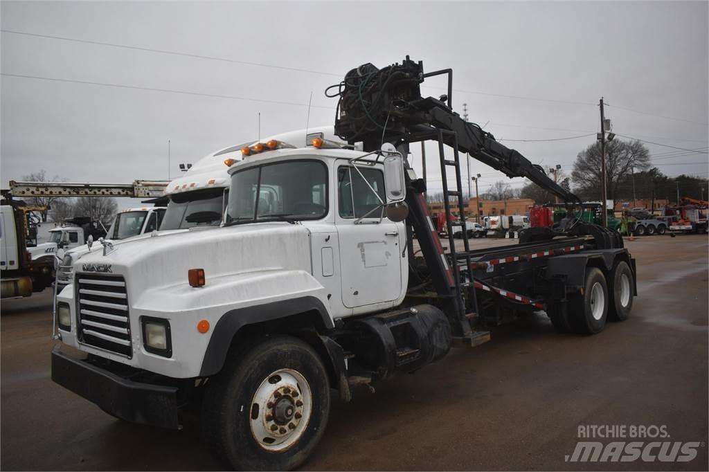 Mack RD688S Kranwagen