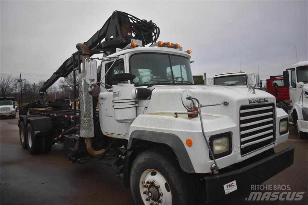 Mack RD688S Kranwagen