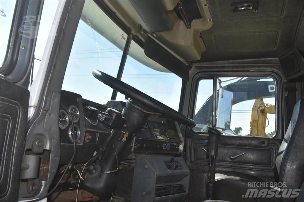 Mack RD690S Kipper