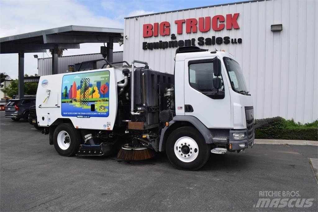 Peterbilt 220 Kehrmaschine
