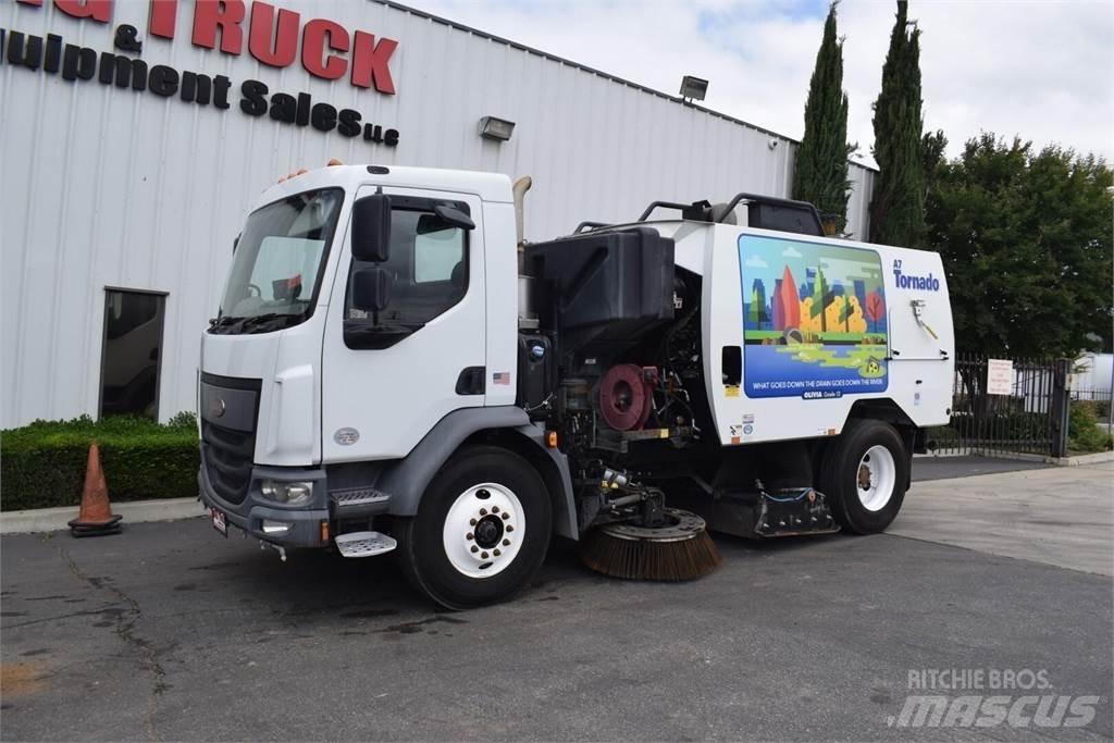 Peterbilt 220 Kehrmaschine