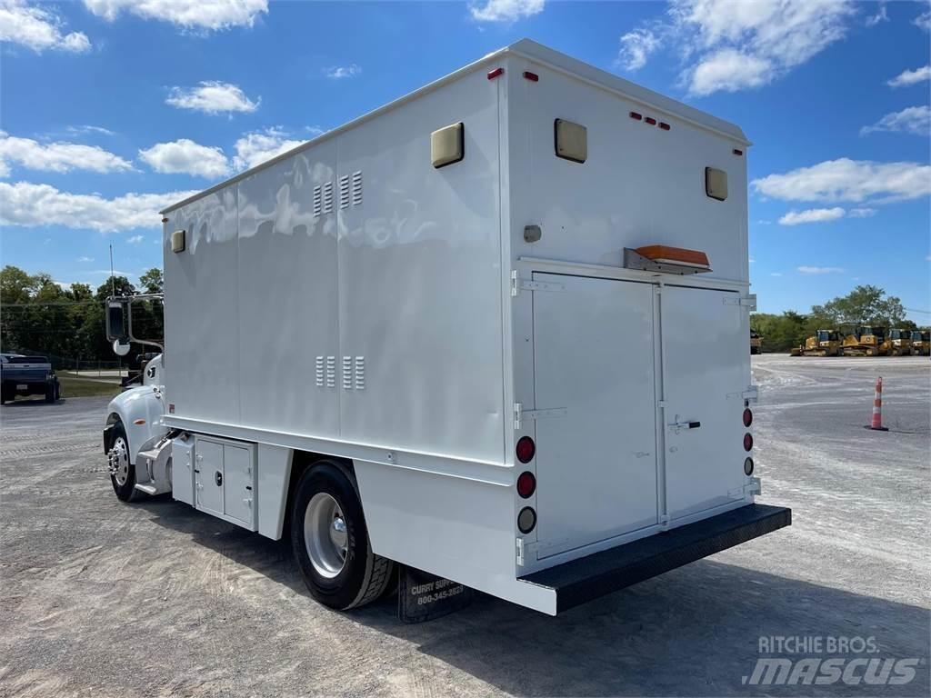 Peterbilt 335 Sonstige Baumaschinen
