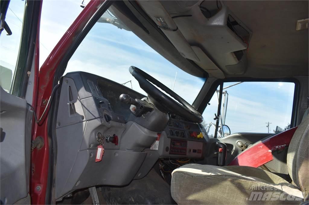 Sterling AT9500 Kranwagen