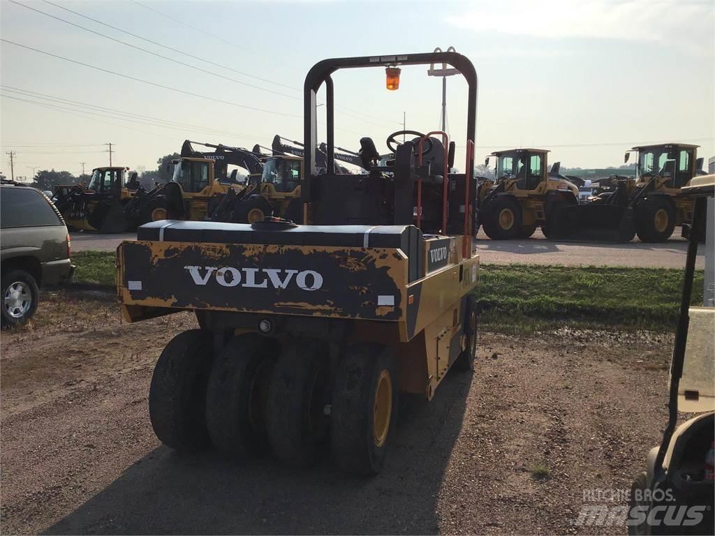 Volvo PT125C Gummiradwalzen