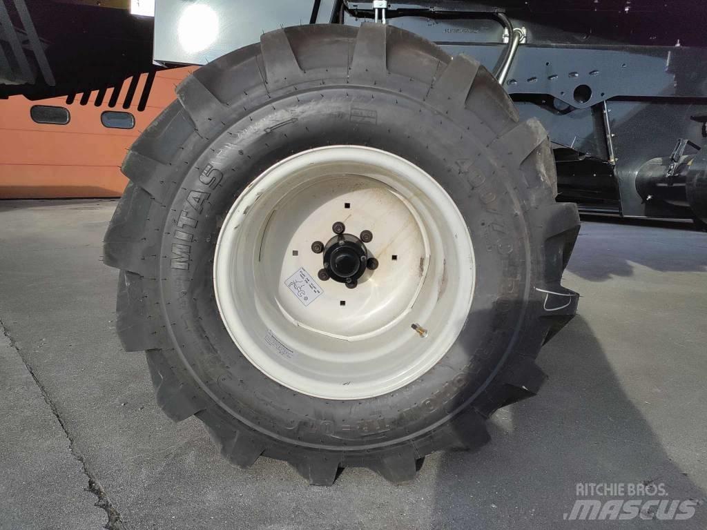 New Holland TC 5.90 Mähdrescher