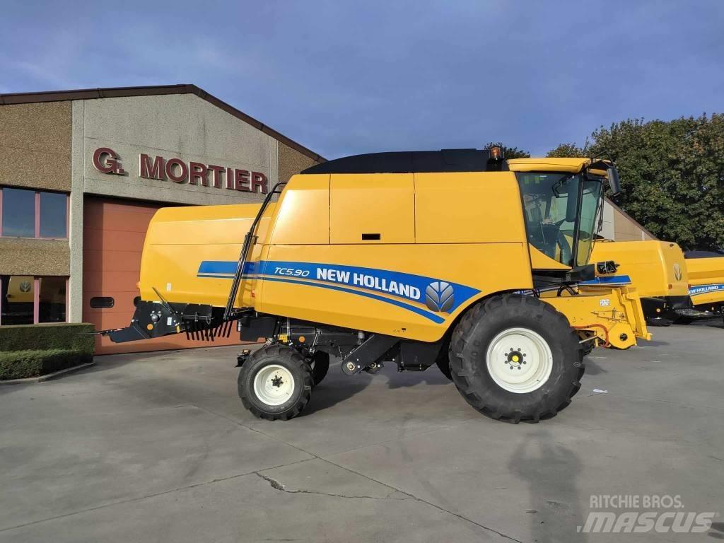 New Holland TC 5.90 Mähdrescher
