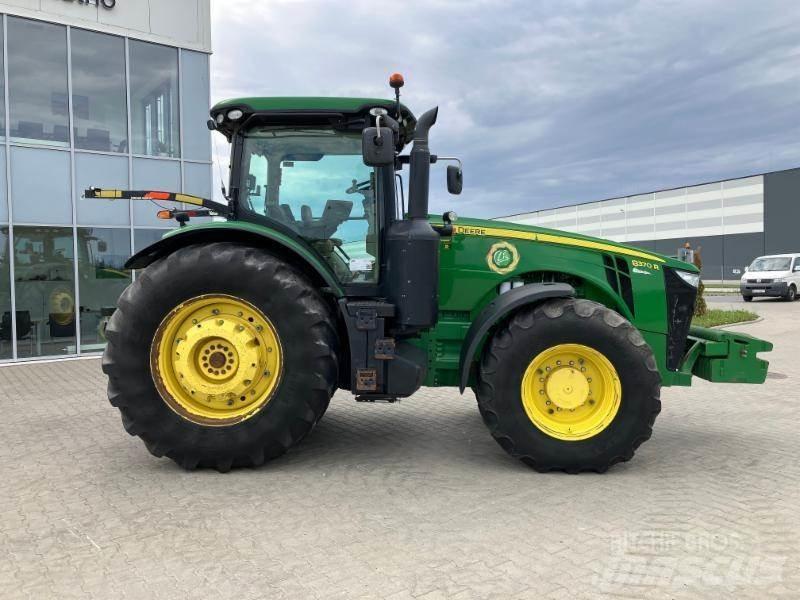 John Deere 8270 R Traktoren