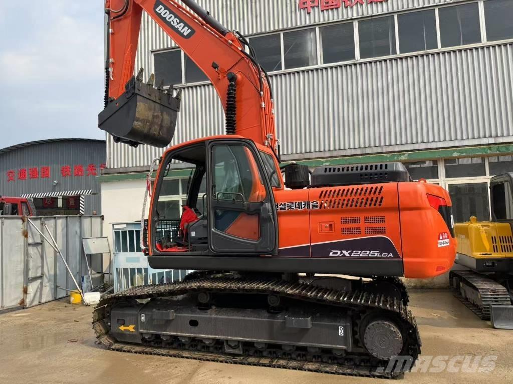 Doosan DX 225 LCA Raupenbagger