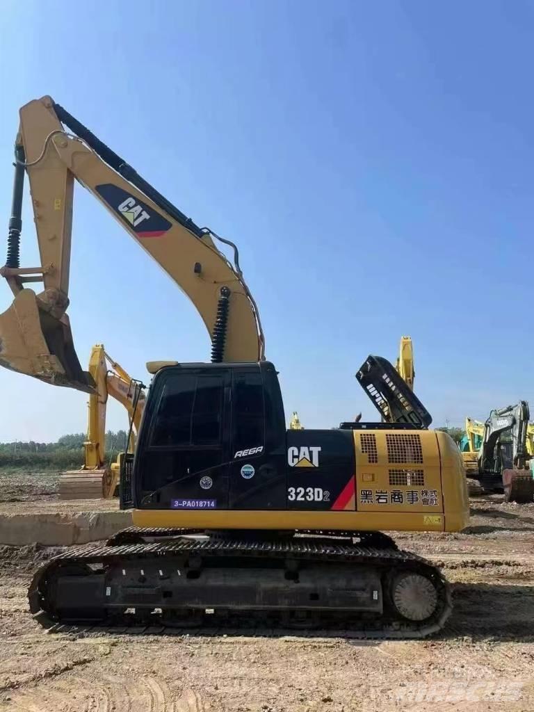 CAT 323D2 Raupenbagger