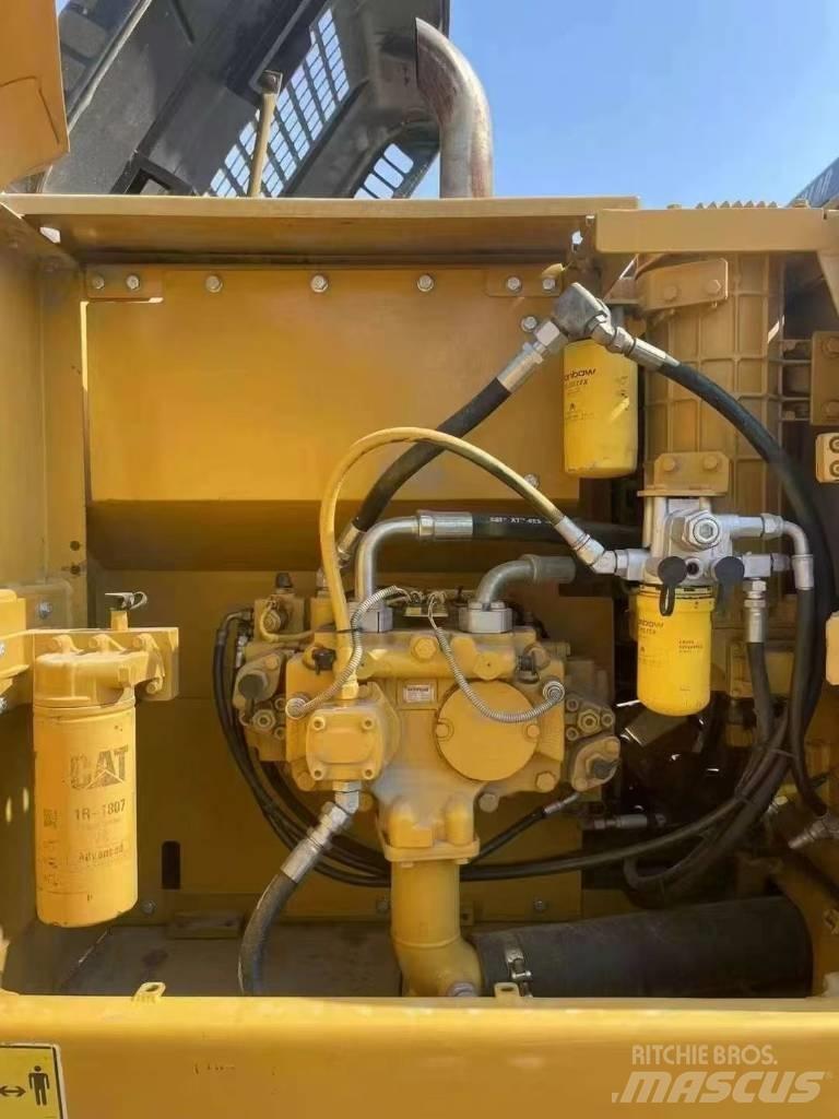 CAT 323D2 Raupenbagger