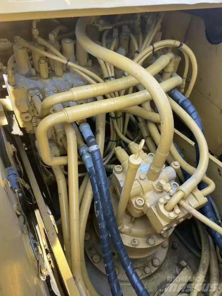 CAT 323D2 Raupenbagger