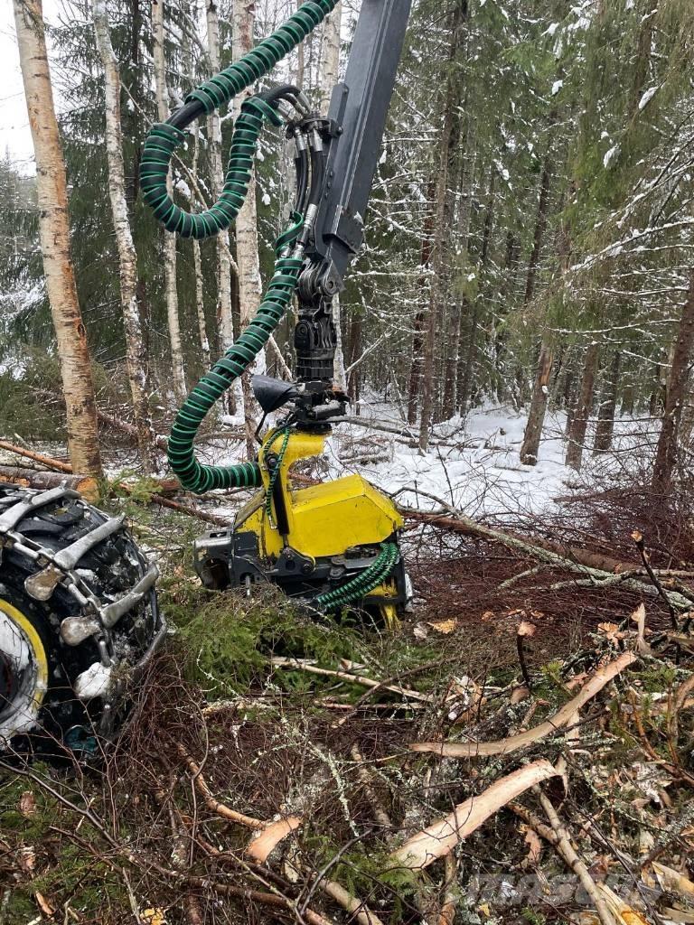 John Deere 1070 G Harvester