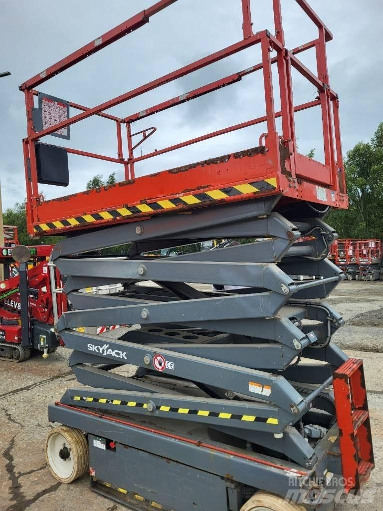 SkyJack 46/32 Scheren-Arbeitsbühnen