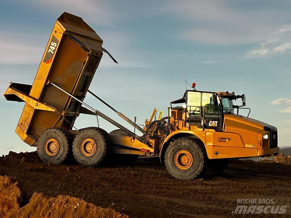 CAT 745 Dumper - Knickgelenk