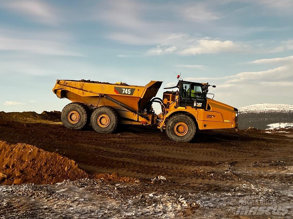CAT 745 Dumper - Knickgelenk