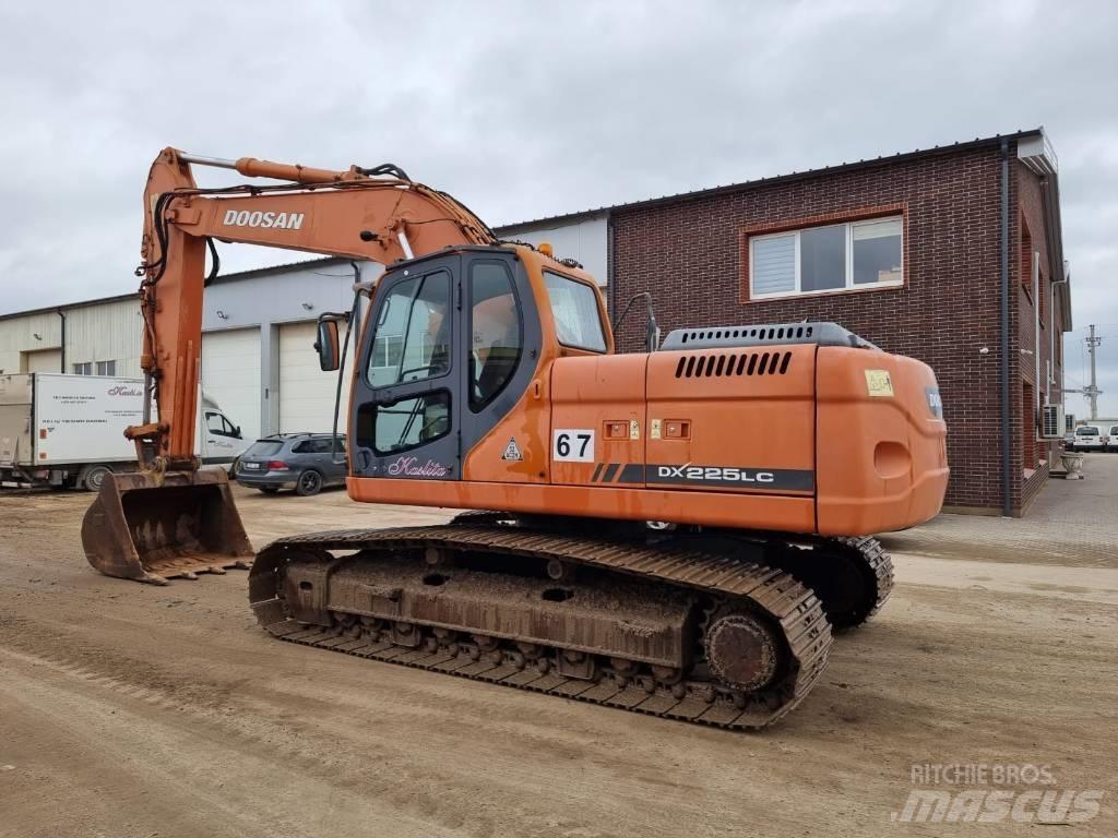 Doosan DX 225 LC Raupenbagger