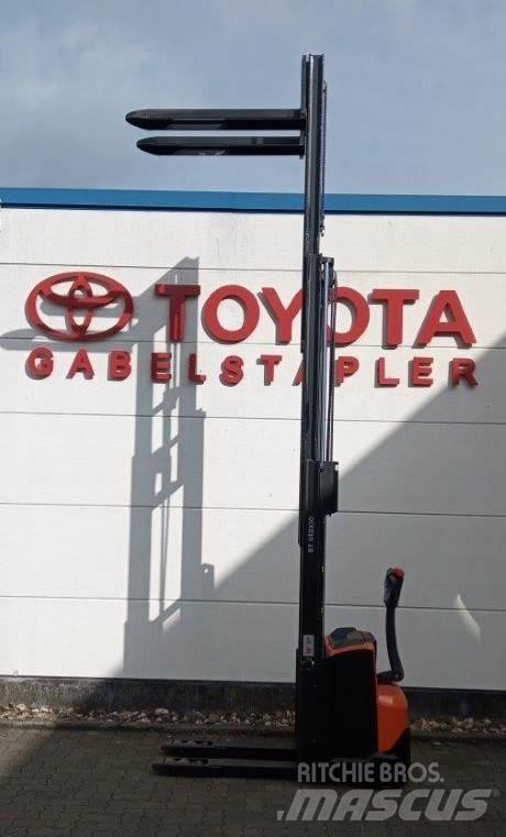 Toyota SWE120L Deichselstapler