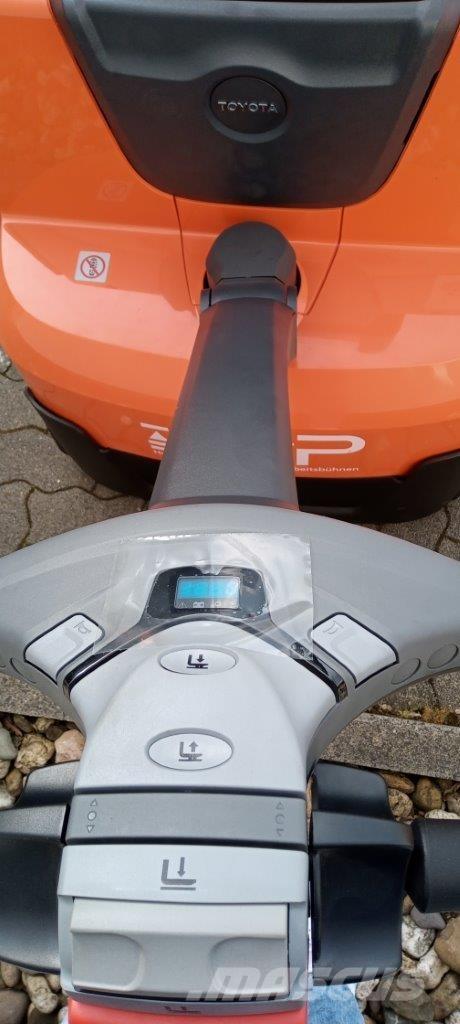 Toyota SWE120L Zelfrijdende stapelaars