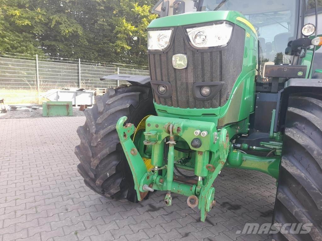 John Deere 6215 R Traktoren