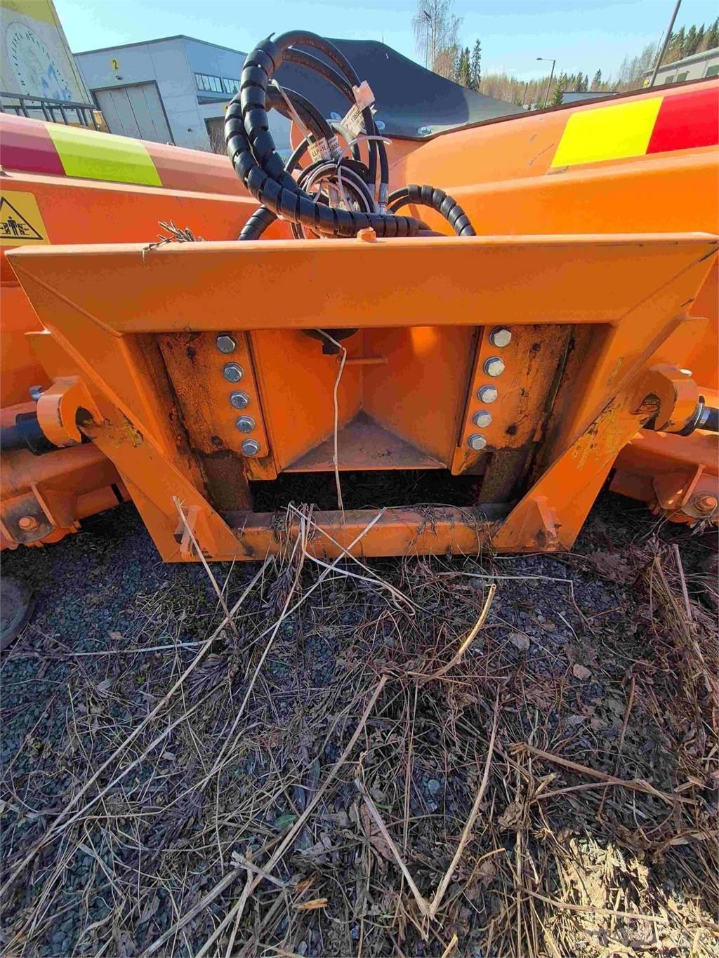 FMG nivelaura 390 Schneeschilde und -pflüge