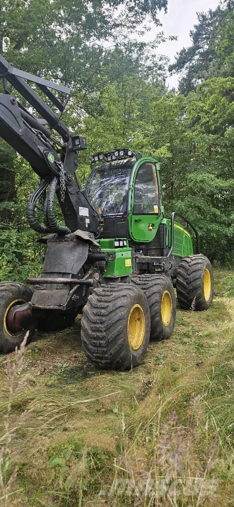 John Deere 1070e Harvester