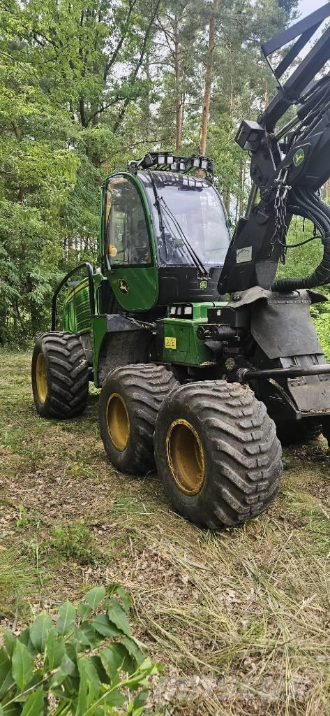 John Deere 1070e Harvester