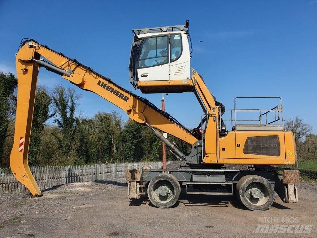 Liebherr LH 30 Materialumschlag