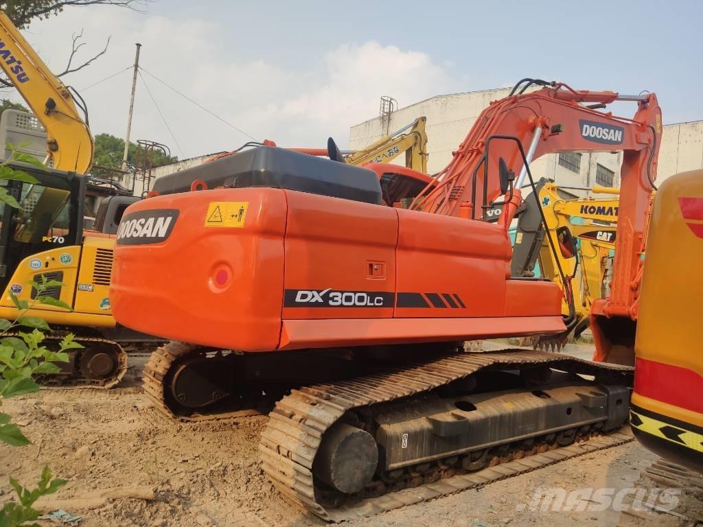 Doosan DX 300 Raupenbagger