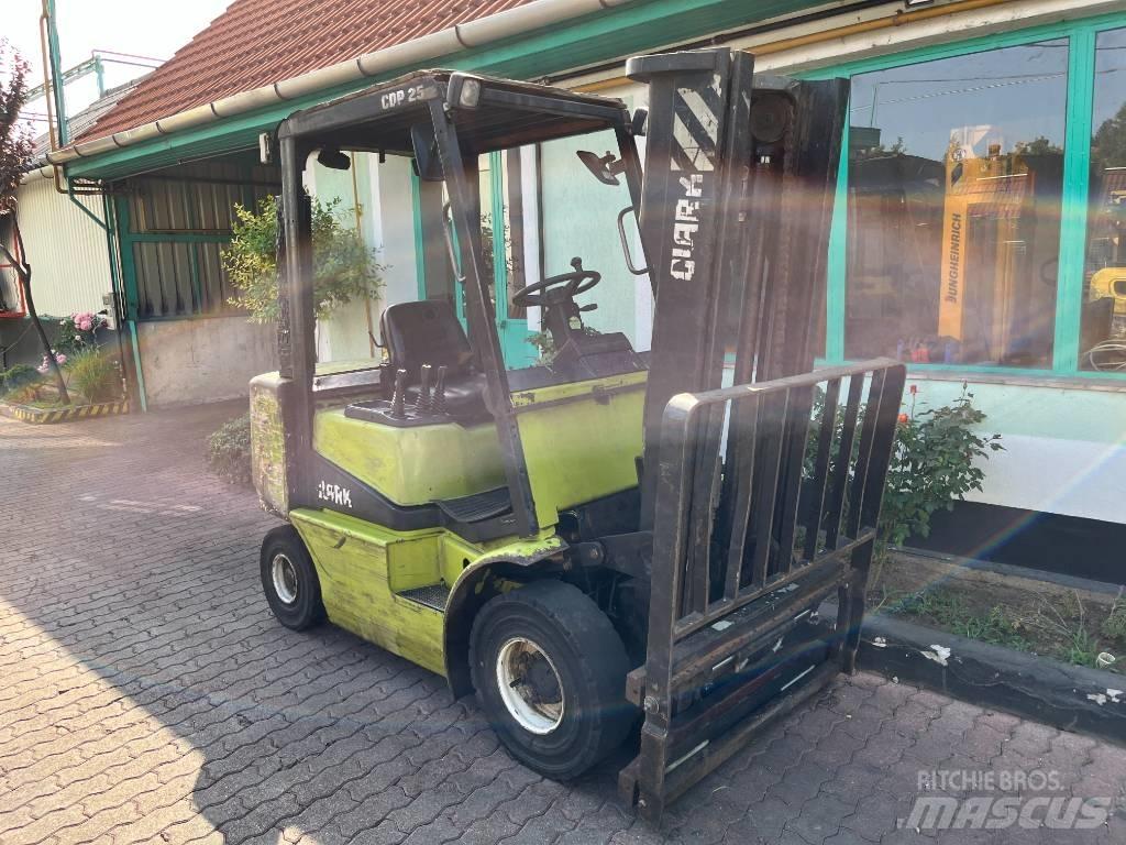 Clark CDP 25 V-4169 Diesel heftrucks