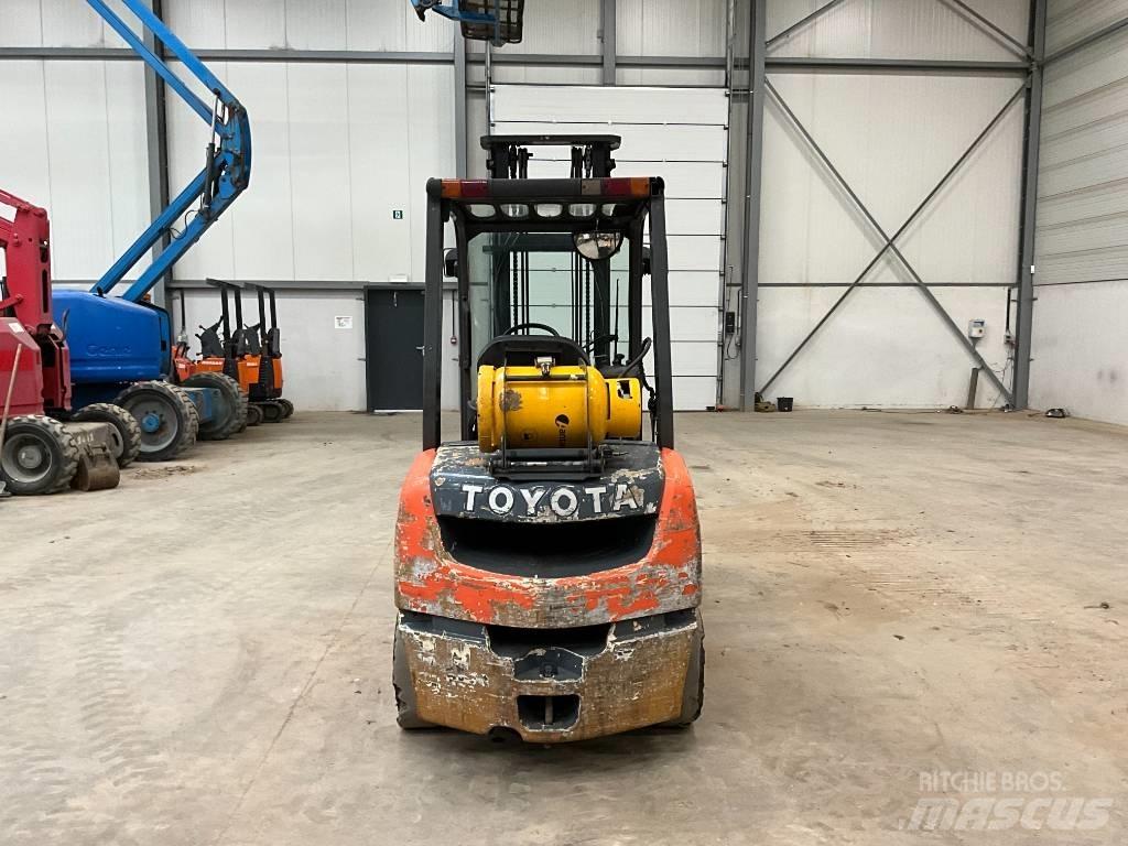 Toyota Tonero 30 LPG heftrucks