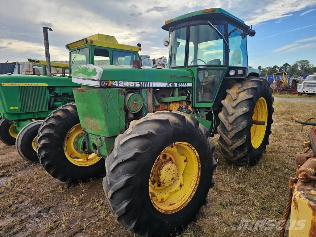 John Deere 4240 S Traktoren