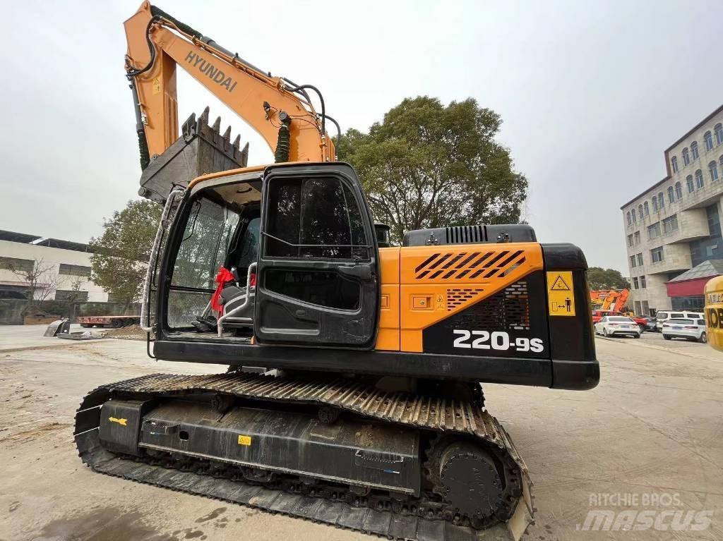 Hyundai R220-9S Mobilbagger