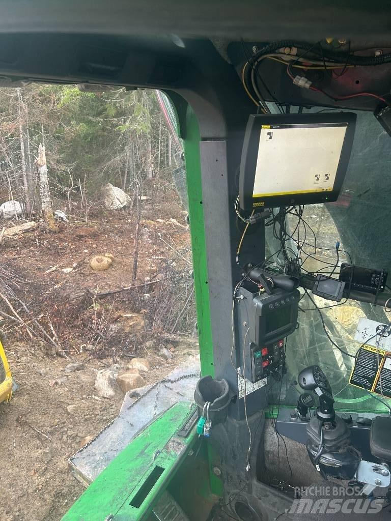 John Deere 903 K Harvester