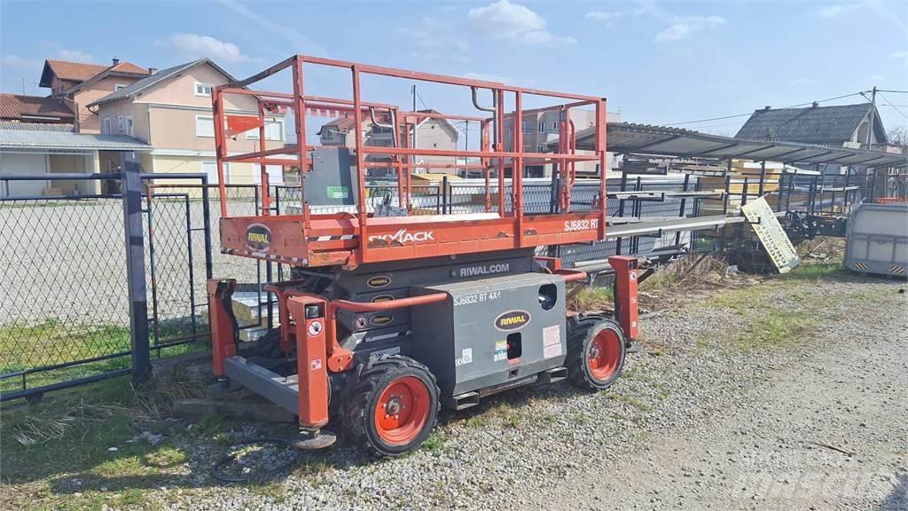SkyJack SJ6832RTE Scheren-Arbeitsbühnen